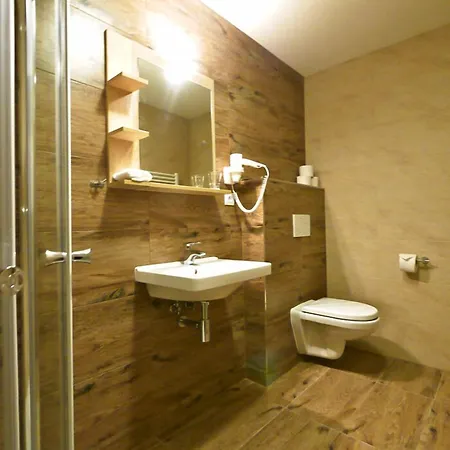 Riverside Szálloda Deménvölgy