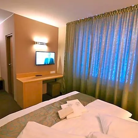 Riverside Hotel