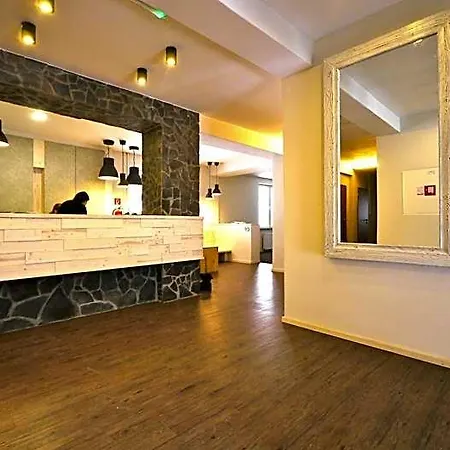 Riverside Hotel