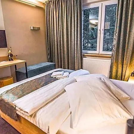 Riverside 3*