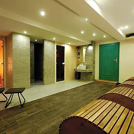 Riverside Hotell 3*