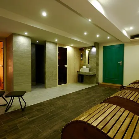 Riverside Hotel