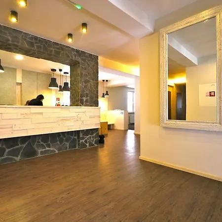 Riverside 3*