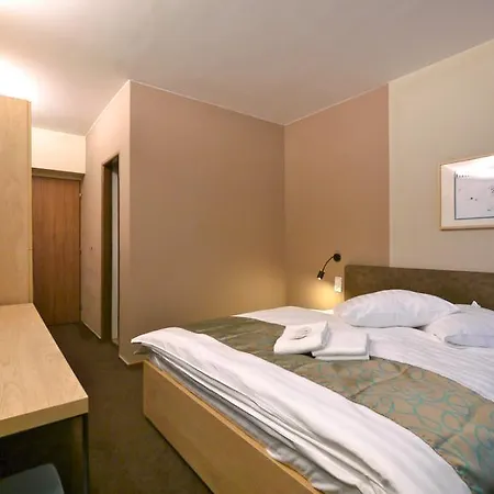 Riverside 3*