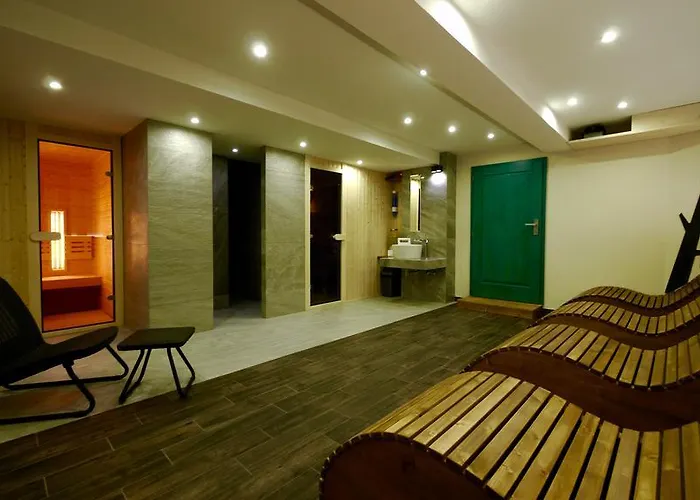 Riverside Hotel